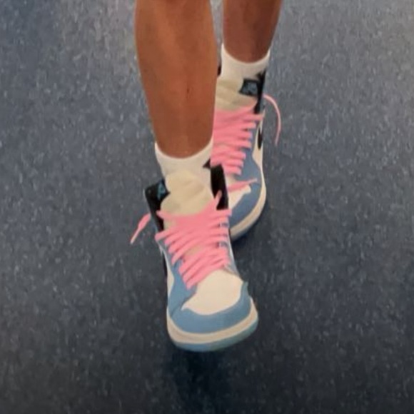 Air Jordan 1 Retro High OG ‘University Blue’ - Size: 8.5 - with Pink laces - Picture 7 of 7